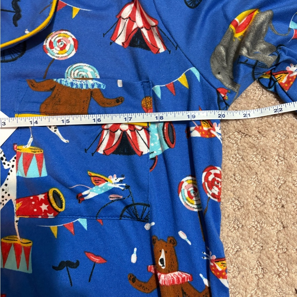 Vibrant Blue Circus Print Women's Pajama Set - Picture 8 of 9